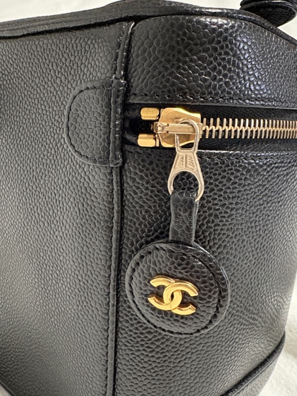 CHANEL Black Caviar Leather Vanity Case with Gold Zipper - Picture 2 of 6